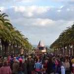 El Portazgo rememora sus mejores años de Carnaval gracias al Pasacalles del martes