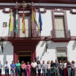 Minuto de silencio a las puertas del Ayuntamiento por el asesinato de Isabel Carrasco