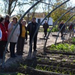 Los mayores del Centro de Participación Activa también disfrutan de los huertos sociales