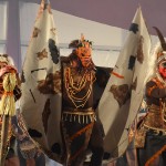 Las pitonisas ganan el pulso a la tribu africana en el Concurso de Disfraces por grupos