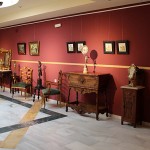 El museo alberga una exposición de muebles antiguos