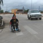 Jose Irala para en Bailén mientras recorre España en silla de ruedas