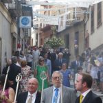 El Corpus procesiona por Bailén ante un intenso calor