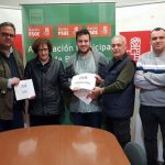 El PSOE entrega el beneficio de su candelaria a la Asociación de Esclerosis Múltiple