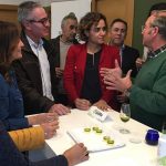 Dolors Montserrat visita Bailén para conocer su aceite y cerámica