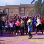 Decenas de jóvenes respaldan la Holi Colors